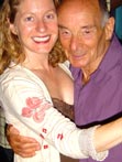 FOR WOMEN ONE OF THE GREAT ADVANTAGES IS THAT THEY DON'T NECESSARILY NEED COMPANY TO TAKE A SALSA CLASS OR TO GO OUT DANCING. MANY OF OUR FEMALE STUDENTS COME ALONE AND DON'T FEEL INTIMIDATED.